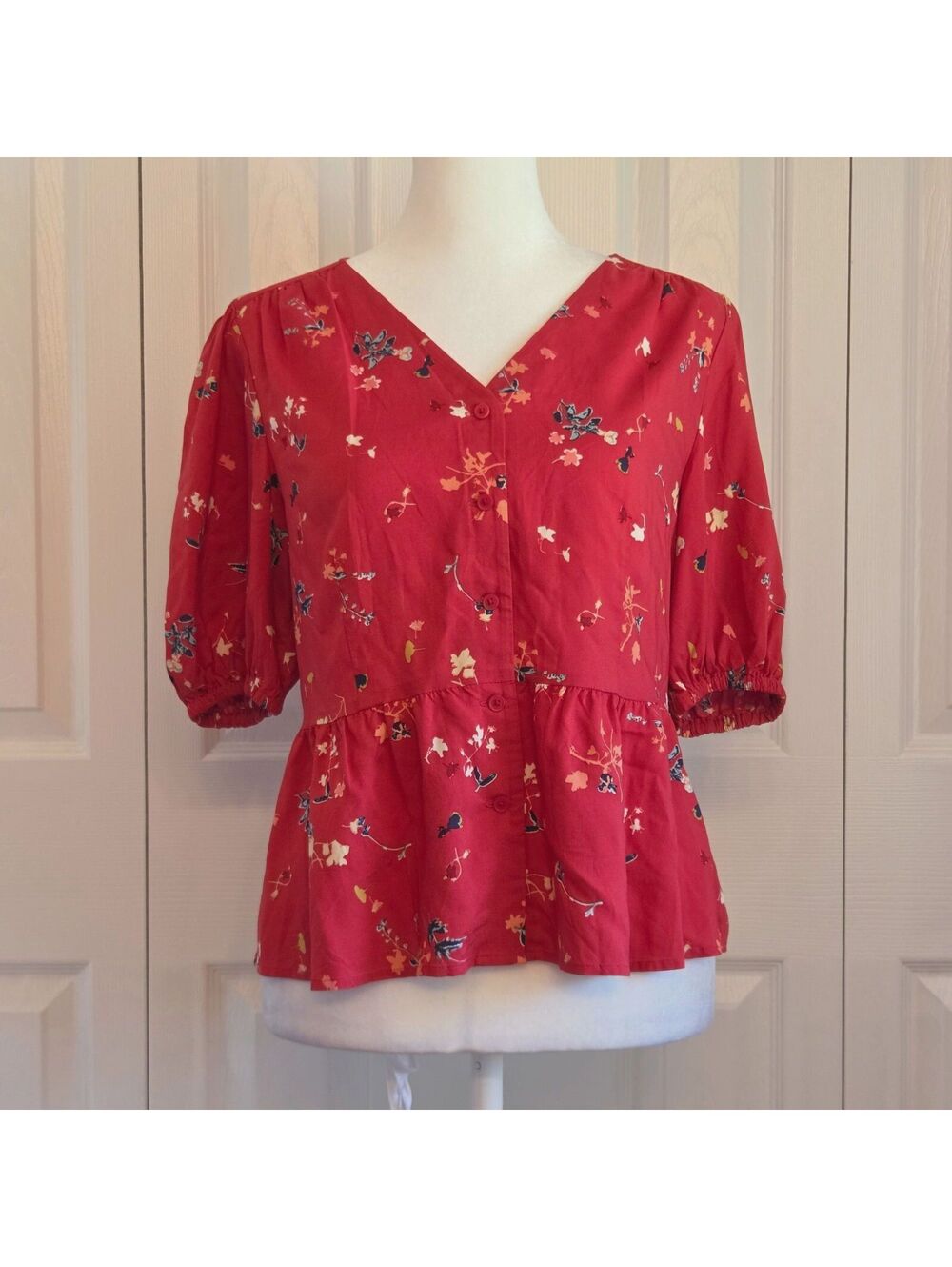 Red Floral Button Front Puff Sleeve Peplum Blouse UNIQLO Cottagecore Prairie Top